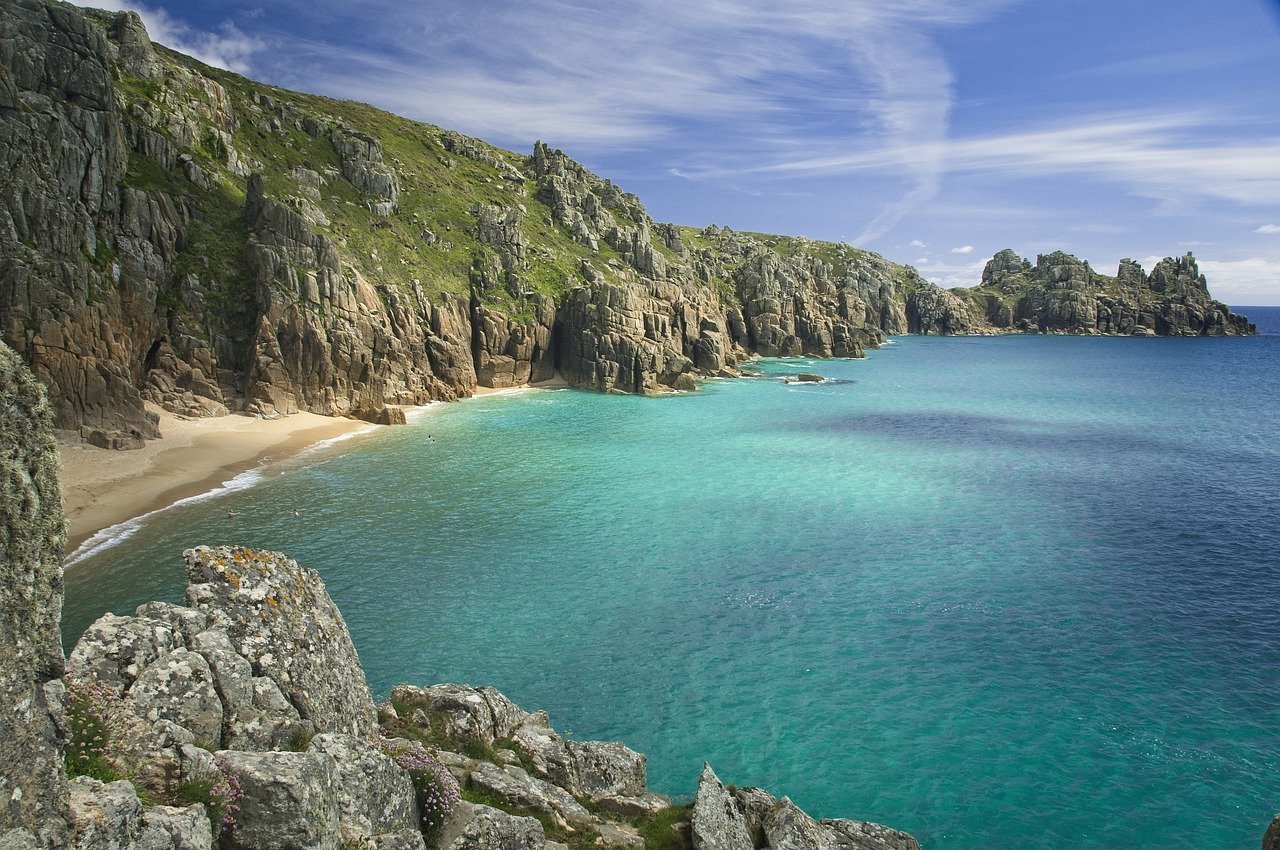 cornish-coast-representing-best-places-to-retire-in-the-uk