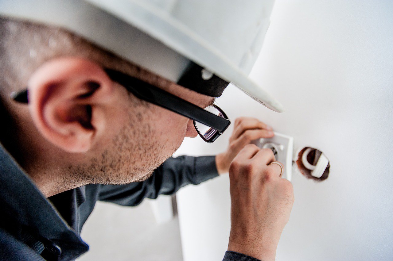 trainee electrician illustrating over 50s apprenticeship schemes