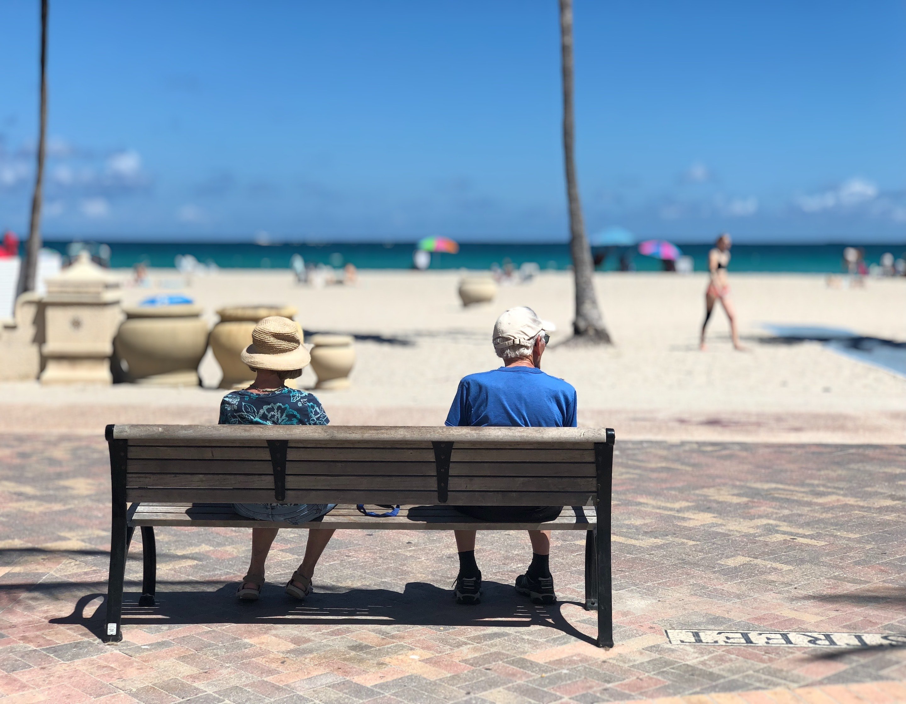 older-adults-sitting-in-the-sun-illustrating-different-types-of-retirement